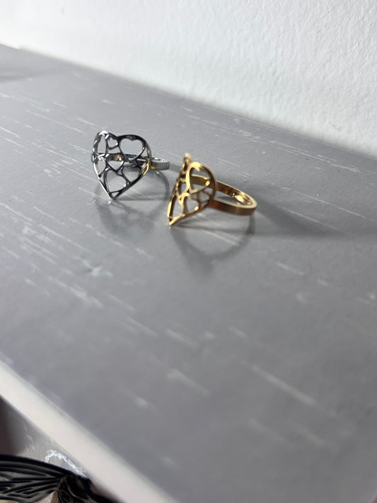 Anello cuore stilizzato