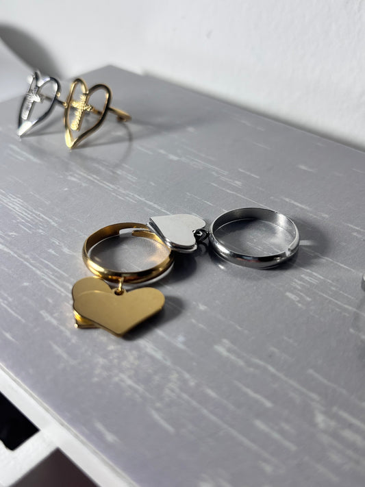 Anello cuore pendente